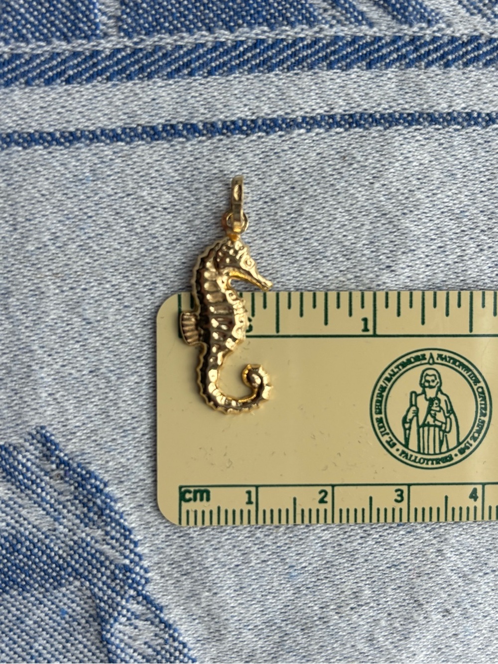 18k gold seahorse pendant - like new! - Picture 4 of 7
